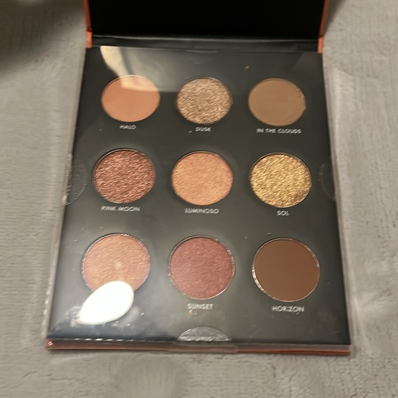 NWT Milani Luminoso Eyeshadow Palette - Picture 3 of 3